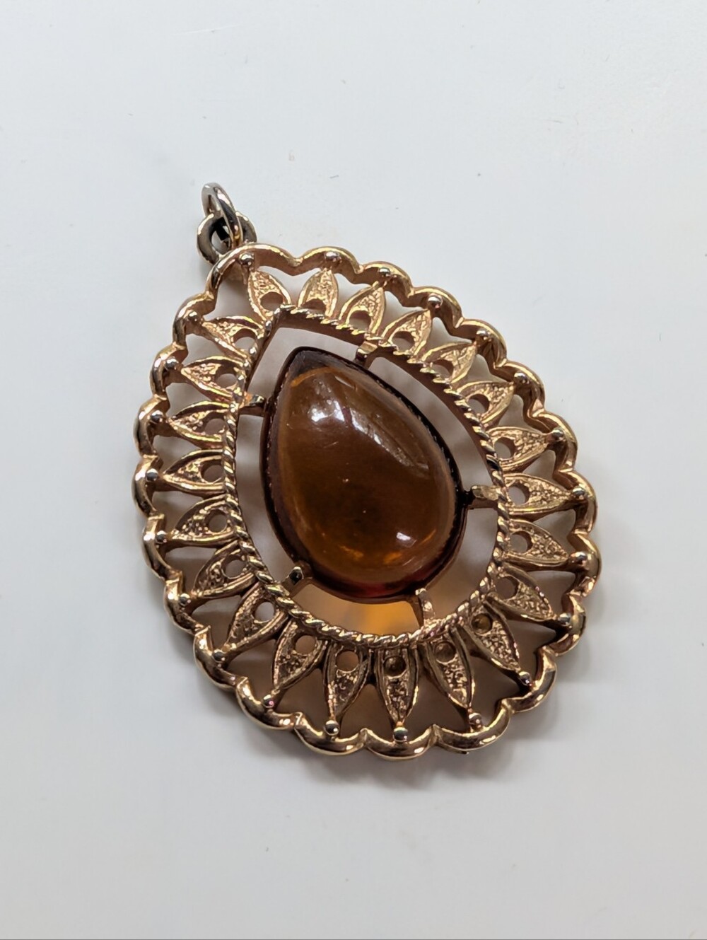Vintage Sarah Coventry Teardrop Cabochon Faux Amber Gold Tone Filigree Pendant - Picture 1 of 3